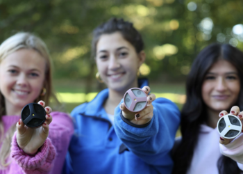 UNIVERSITY STUDENTS ASSIST NEW COMPANY